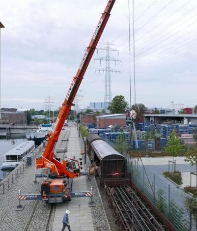 Mit dem Flachwaggon ist das Ladegleis im Museumshafen Harburg komplett