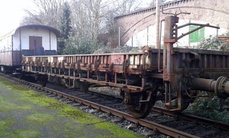 Im Museumshafen wird der dritte Waggon aufgestellt