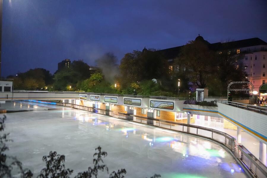 Möglicher Gefahrstoffaustritt - Polizei sperrt Eislaufbahn