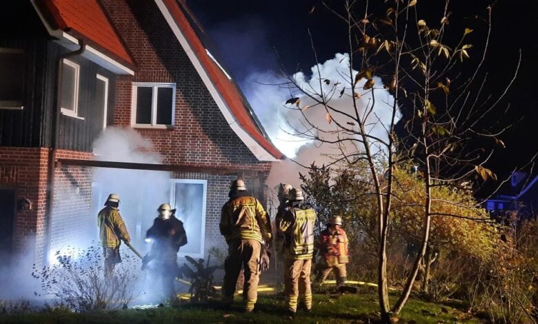 Nachbarn klingeln Bewohner aus brennendem Haus