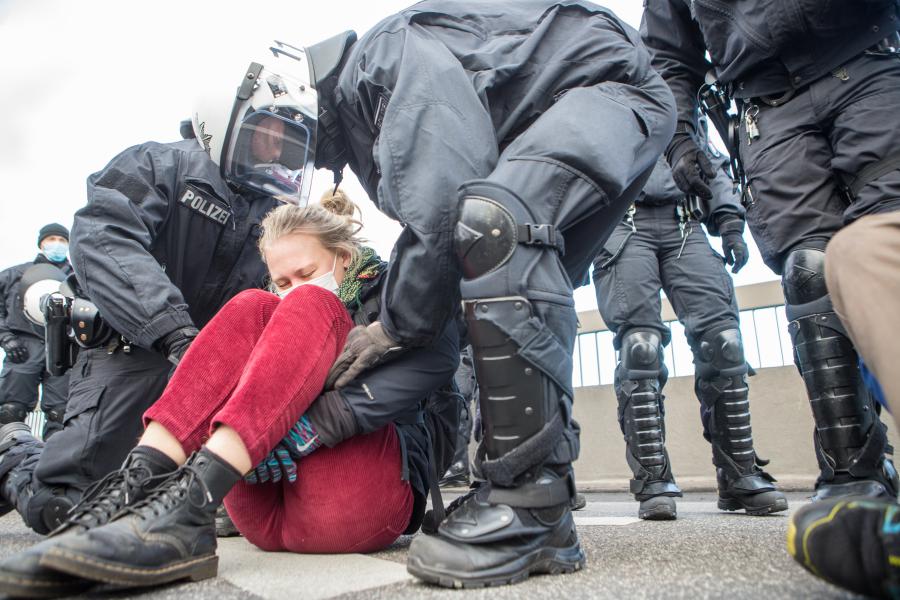 Nach Protestaktion: Staatsschutz ermittelt gegen Umwelt-Aktivisten