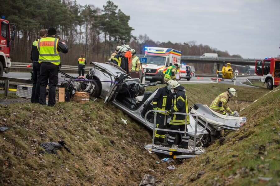 Schwerer Unfall auf der A1 bei Heidenau - Fahrer offenbar nicht angeschnallt