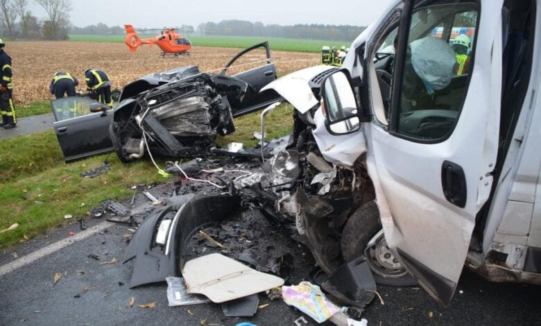 Drei Autoinsassen bei Unfall schwer verletzt