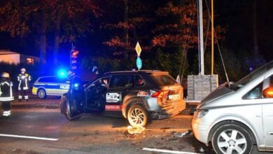 Mercedes fährt auf Fahrschulfahrzeug auf