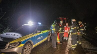 Rettungskräfte suchen vermeintlichen Unfallort in der Heide