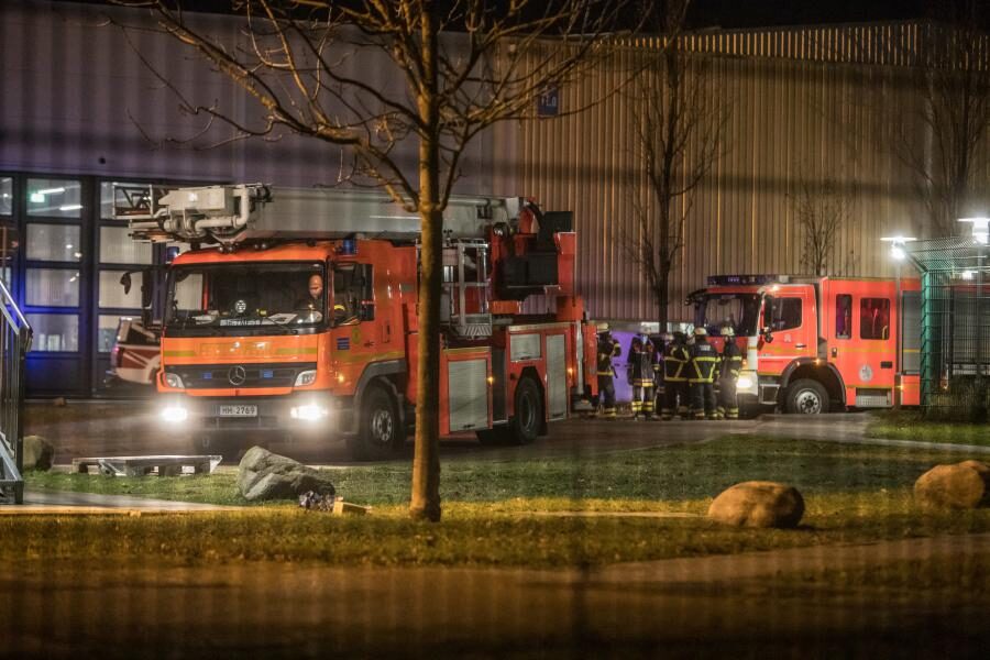 Feuer im Bürocontainer bei Mercedes Niederlassung