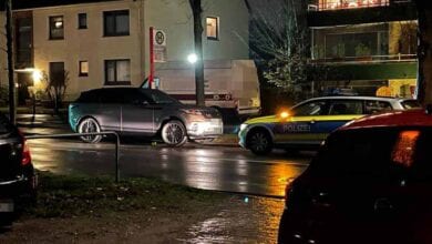 Festnahme nach verbotenem Kraftfahrzeugrennen mit gestohlenem Land Rover