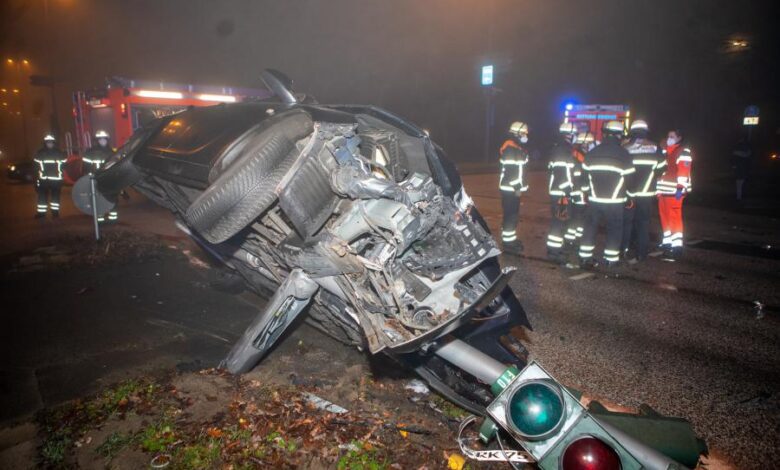 Nebel und schlechte Sicht: Kreuzungs-Unfall auf der B75