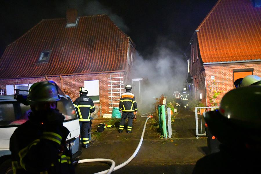 Anbau in Hausbruch geht in Flammen auf
