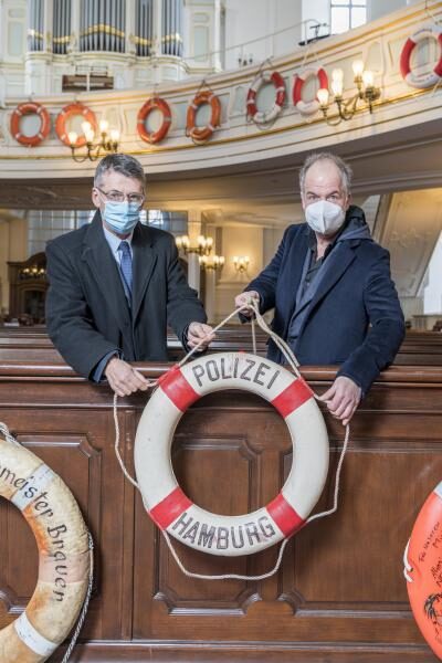 Polizeipräsident Ralf Martin Meyer und Schauspieler Marek Erhardt werden Rettungsring-Paten