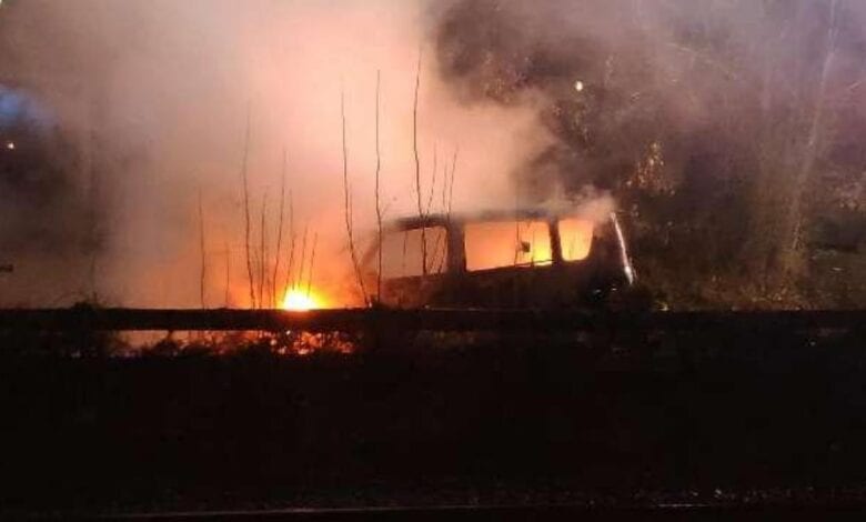 Polizei sucht Zeugen nach PKW-Brand am Bahnhof