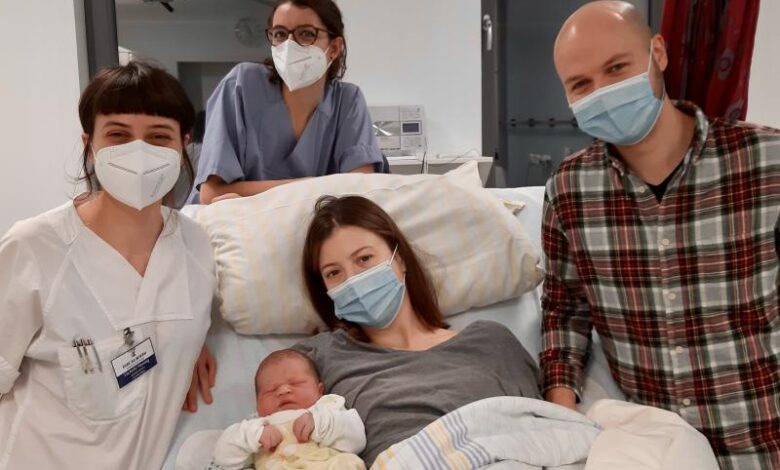 Der erste Knaller 2021: Die beiden Neujahrsbabys aus dem Elbe-Klinikum