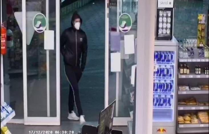 Polizei fahndet mit Täterfoto nach Tankstellenräuber