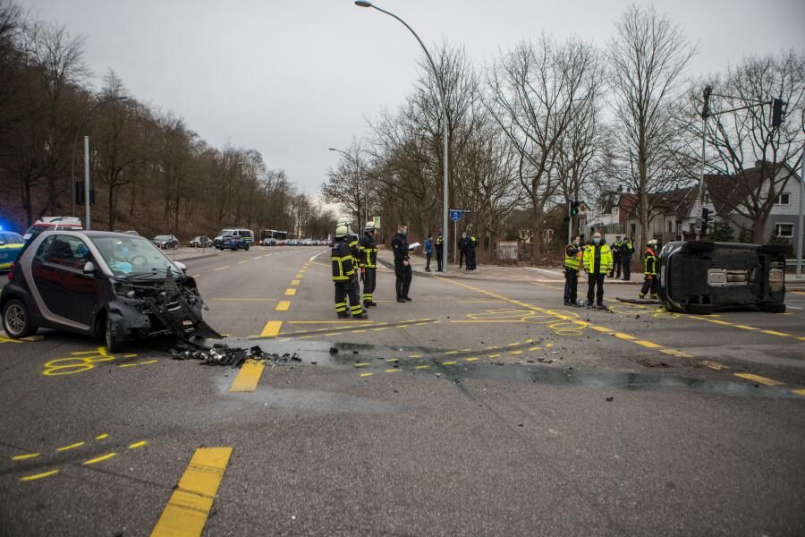 Zwei schwer Verletzte bei Unfall in Hausbruch