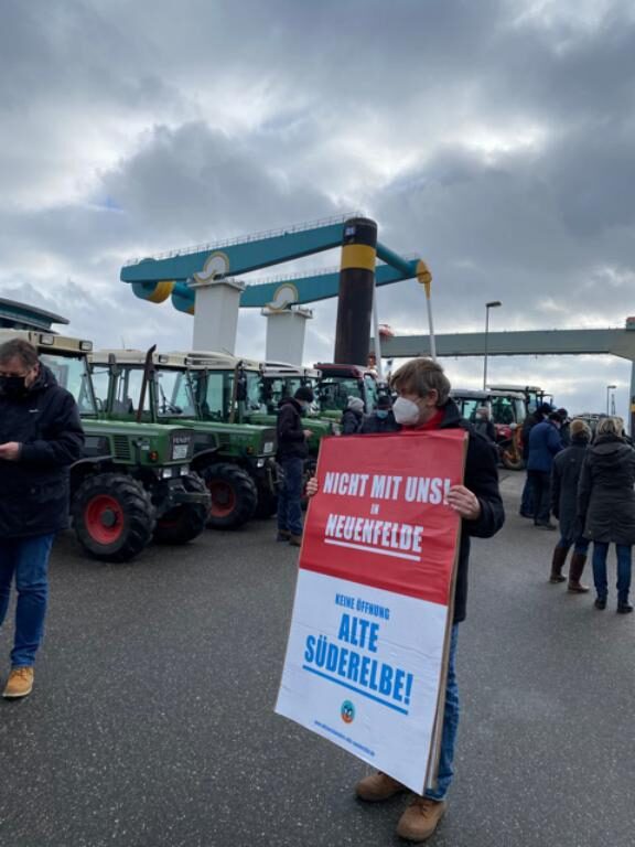 Trecker-Demo aufgrund der geplanten Öffnung der Alten Süderelbe