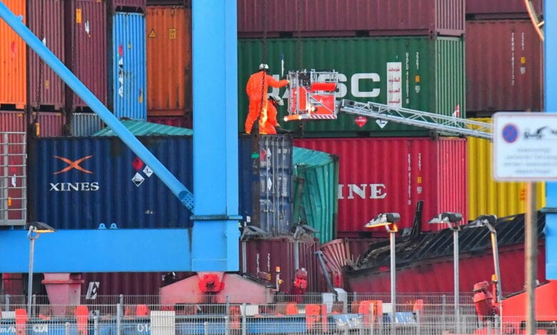 Schwerer Unfall bei der Containerverladung im Hafen