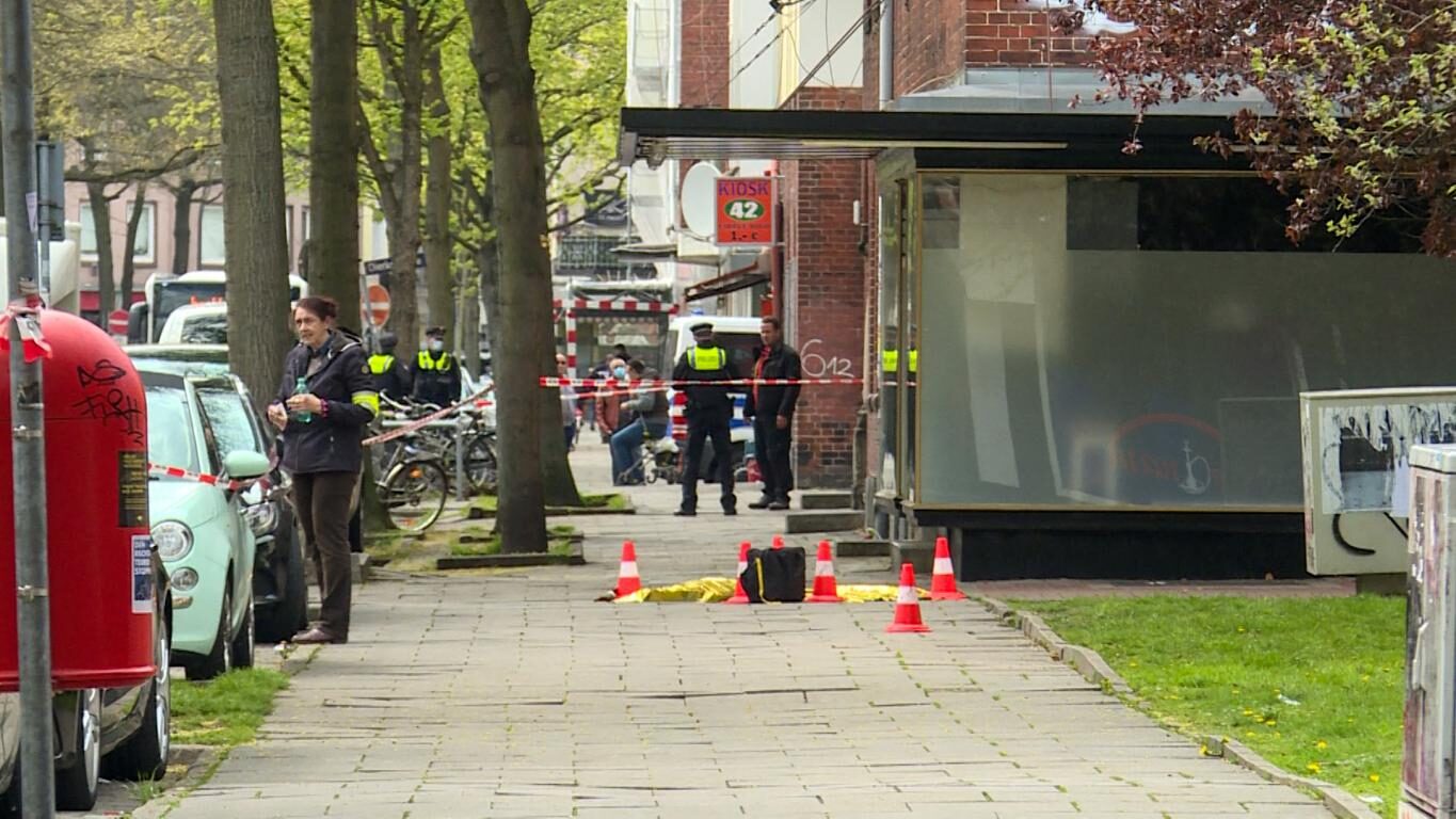 24-jähriger angeschossen: Polizei sucht mit Hubschrauber nach dem Täter