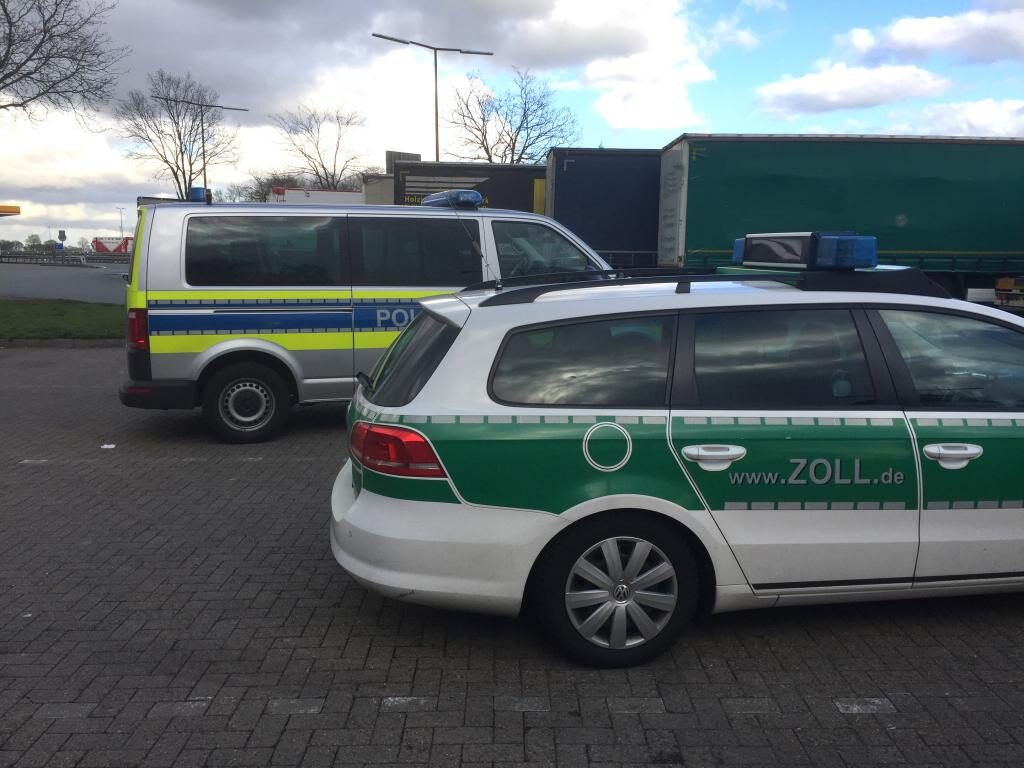 Verfolgungsjagd nach Zollkontrolle auf Autobahn