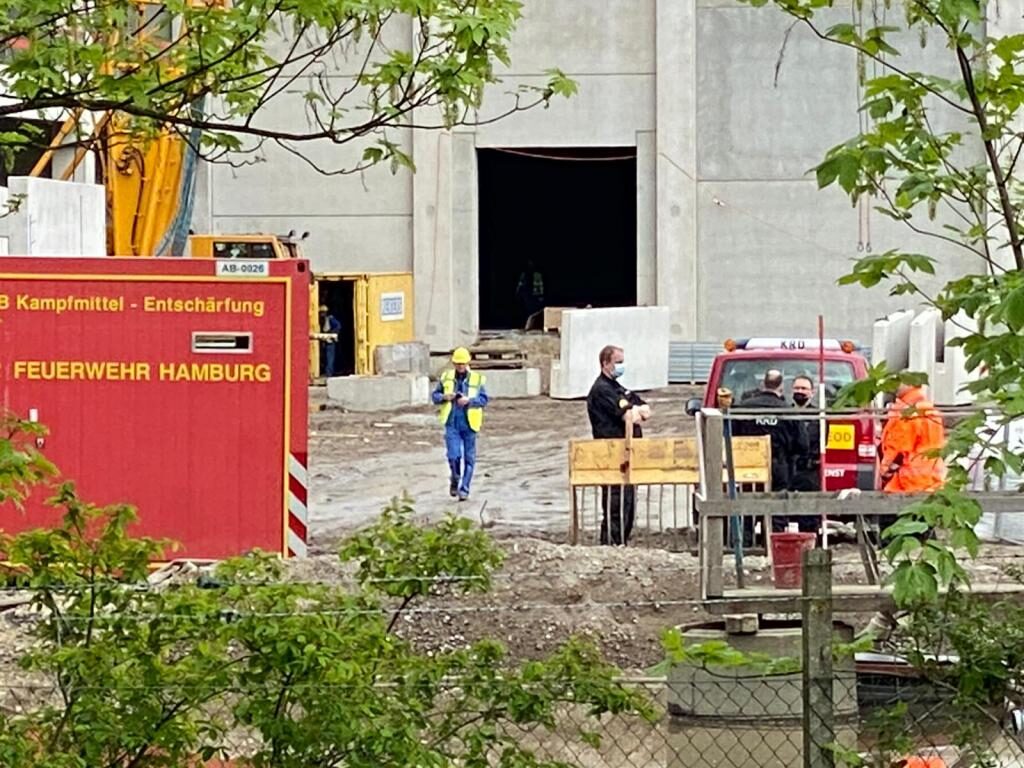 Kampfmittelräumdienst entschärft Fliegerbombe am Reiherstieg-Hauptdeich