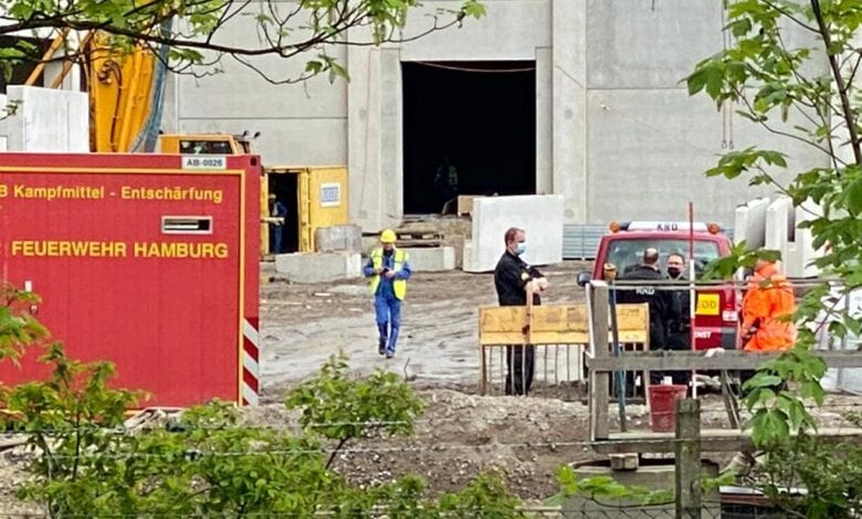 Kampfmittelräumdienst entschärft Fliegerbombe am Reiherstieg-Hauptdeich