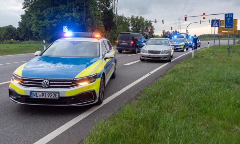 Einbrecher flüchten vor Polizei - Beamte stoppen Fluchtauto auf Autobahnzufahrt