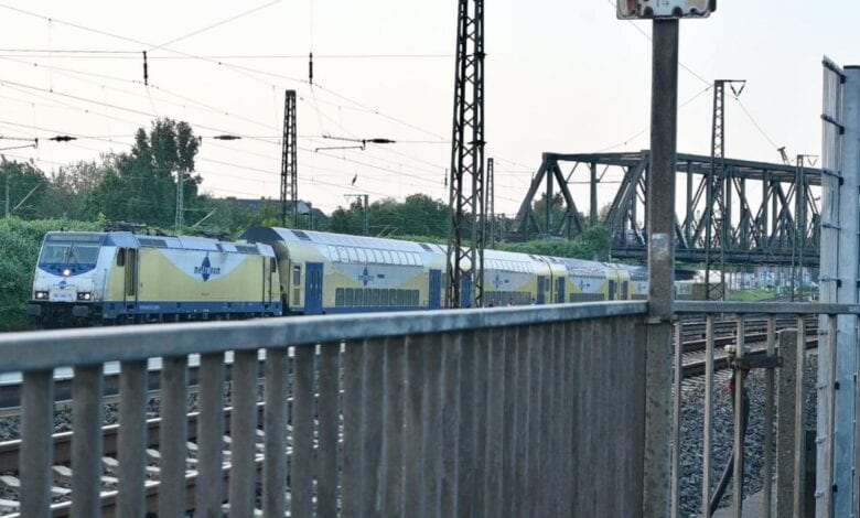 Oberleitung abgerissen - Fernverkehr rund um Hamburg eingeschränkt