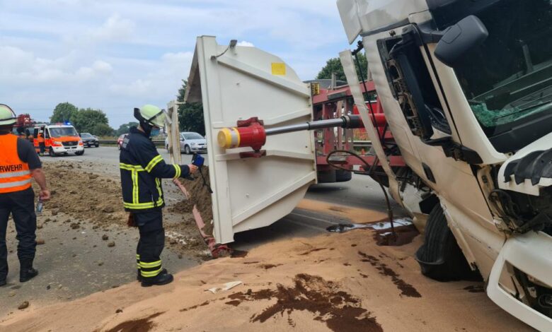 Kieslaster kippt auf A1 bei Harburg um und sorgt für lange Staus