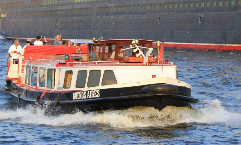 Barkassenfahrt wie vor hundert Jahren – zwischen Hamburg und Harburg