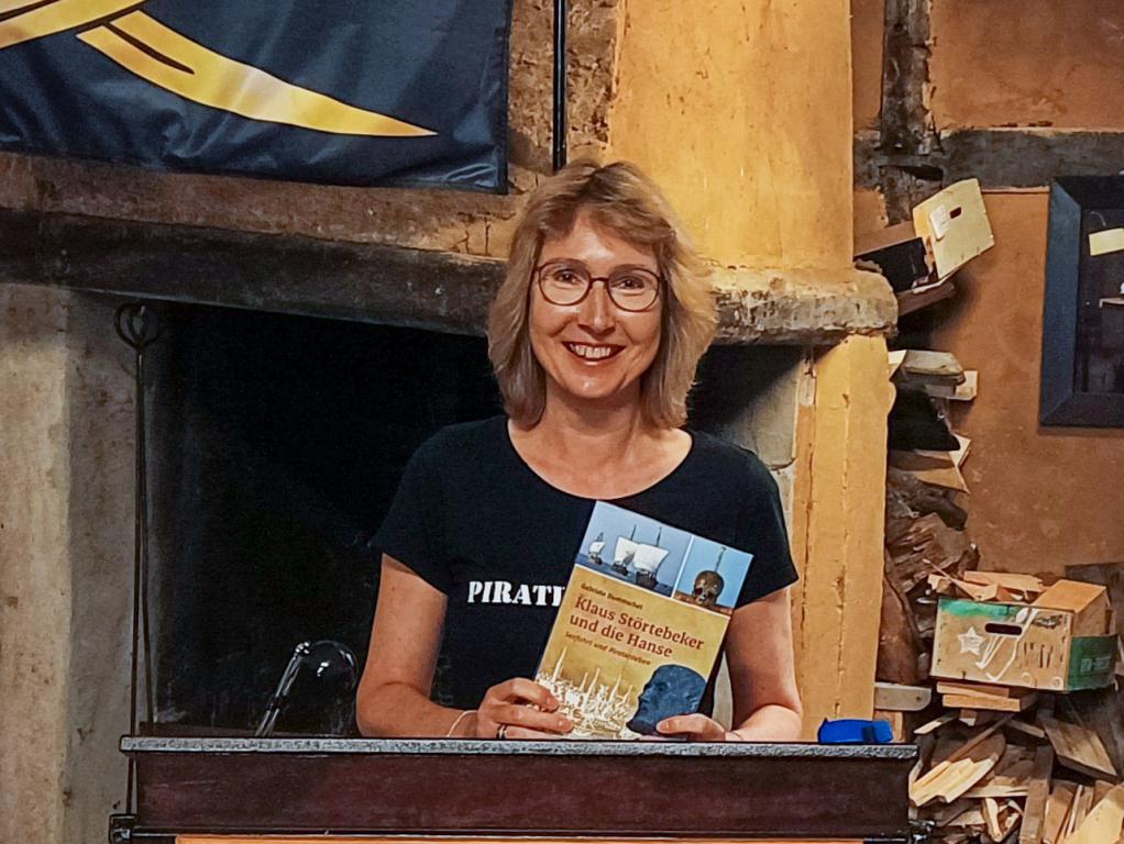 Eine Lesung über „Piraterie, Abenteuer und Pfeffersäcke“ von Gabriele Dummschat