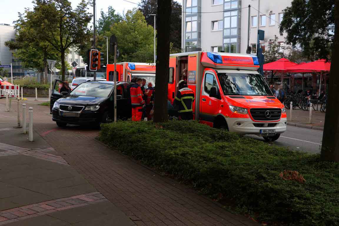 4 Verletzte nach Gefahrenbremsung eines Linienbusses