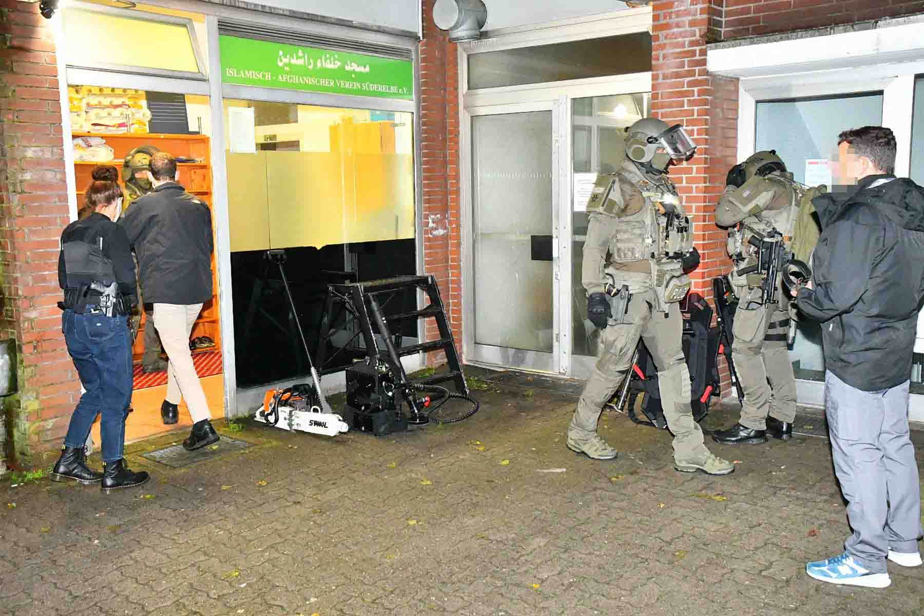 SEK nimmt mutmaßliche Gefährder vorläufig fest 1 SEK nimmt mutmaßliche Gefährder vorläufig fest