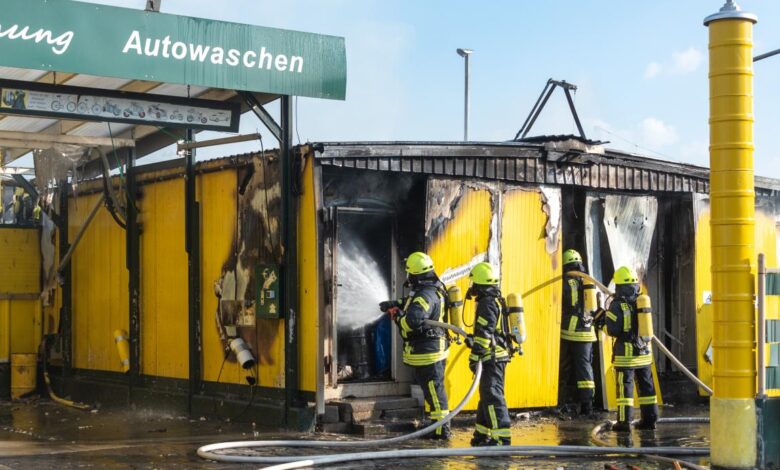 Technikraum einer SB-Waschanlage brennt
