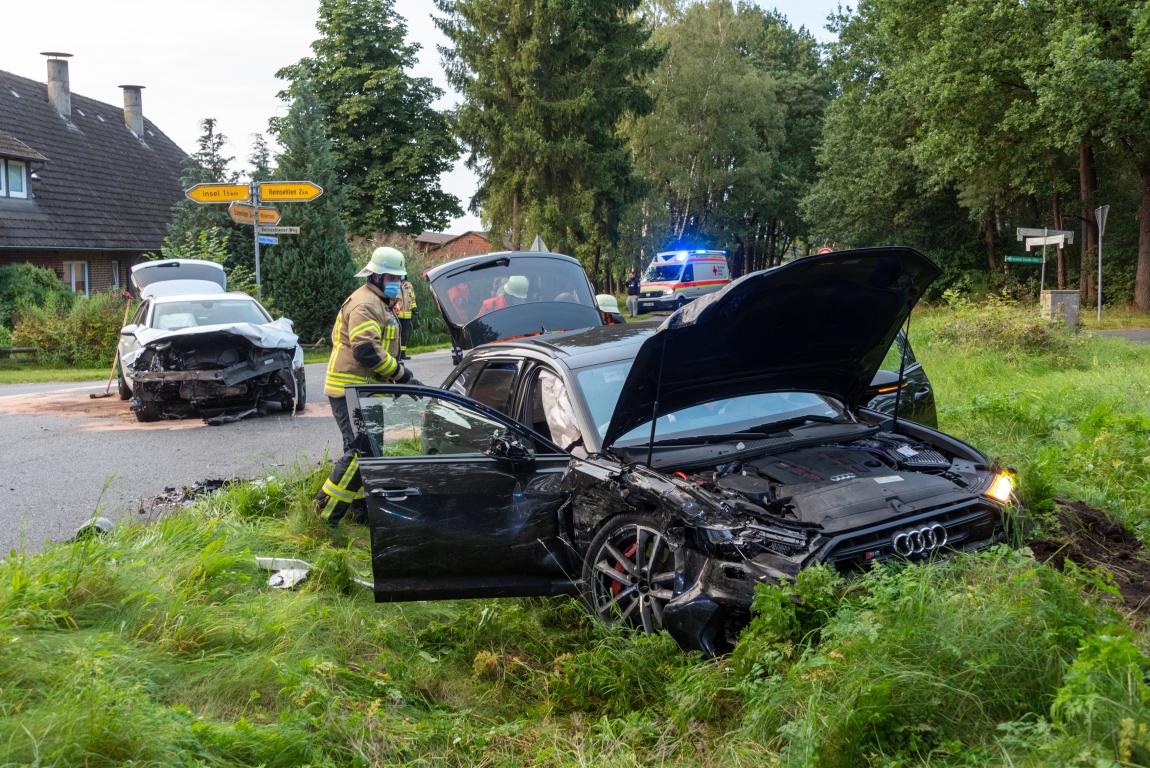 Drei Verletzte bei Kreuzungsunfall