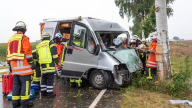 Schwerer Unfall nach Starkregenschauer: 71-jährige in Wohnmobil eingeklemmt