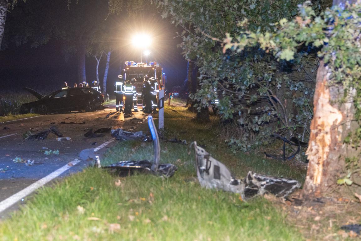 Zwei junge Erwachsene bei Unfall schwer verletzt