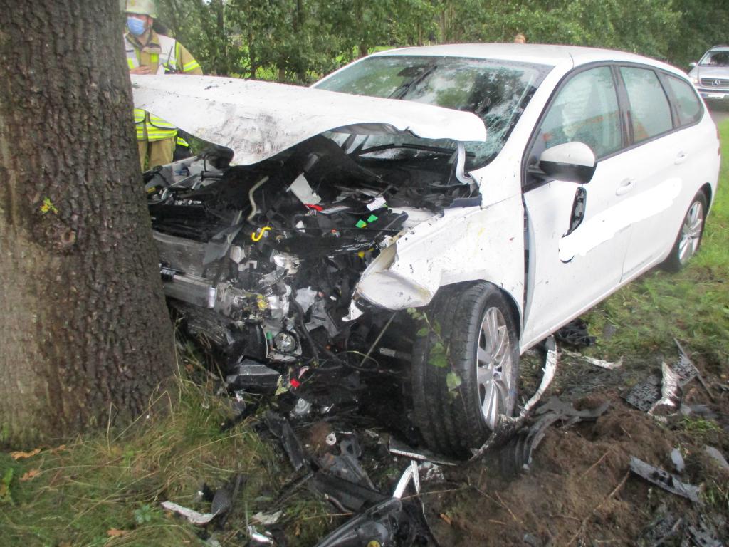 Drei Verletzte nach schwerem Unfall auf der L124