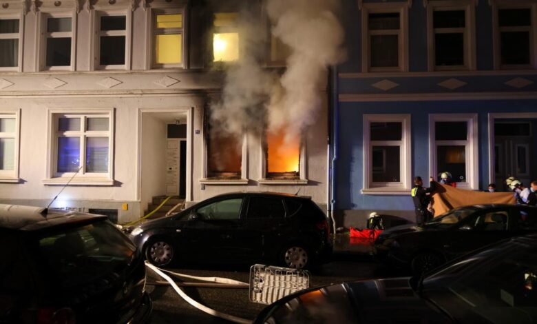 Feuerdrama: Zwei Tote und mehrere Verletzte bei Wohnungsbrand