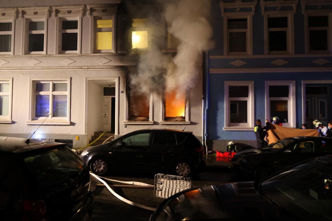 Feuerdrama: Zwei Tote und mehrere Verletzte bei Wohnungsbrand 1 Feuerdrama: Zwei Tote und mehrere Verletzte bei Wohnungsbrand