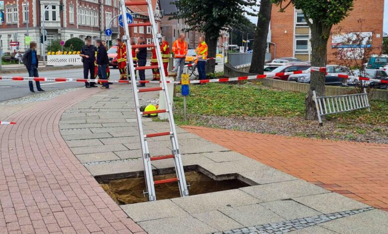 Gehwegplatten geben nach: Mann stürzt 5 Meter in die Tiefe 1 Gehwegplatten geben nach: Mann stürzt 5 Meter in die Tiefe