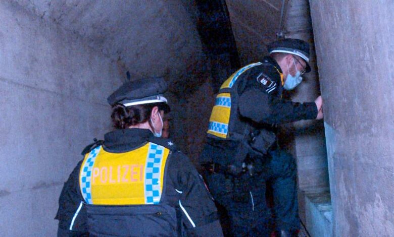 Polizei sprengt illegale Untergrund-Party im Brücken-Hohlkörper
