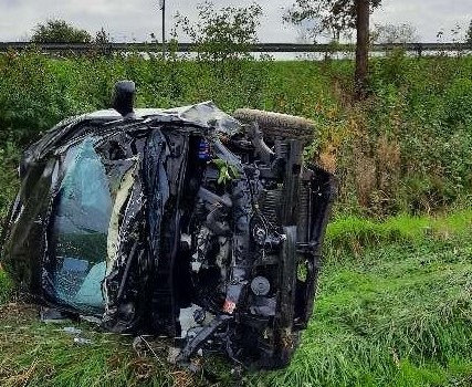 PKW überschlägt sich mehrfach auf Autobahn bei Tötensen 3 PKW überschlägt sich mehrfach auf Autobahn bei Tötensen