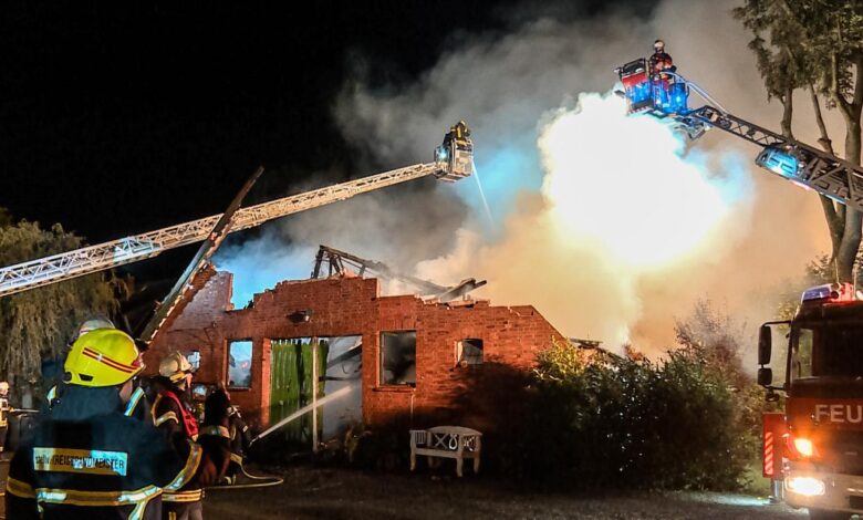 Feuer vernichtet 150 Jahre altes Reetdachhaus 4 Feuer vernichtet 150 Jahre altes Reetdachhaus