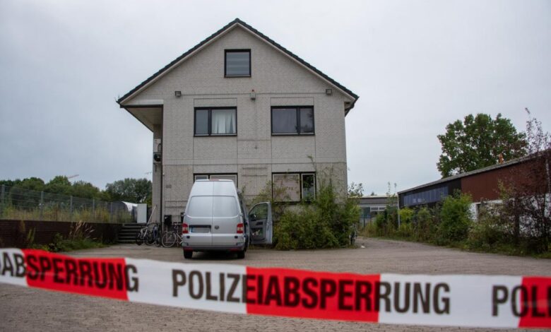 Polizisten erschießen 40-jährigen nach Angriff mit Messer 2 Polizisten erschießen 40-jährigen nach Angriff mit Messer