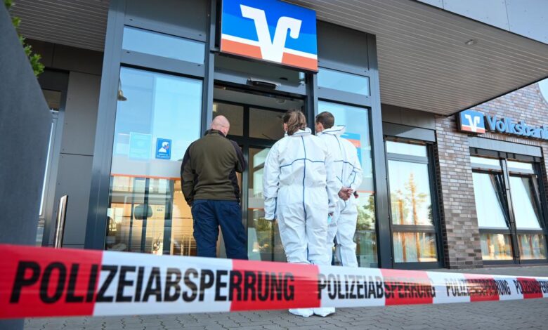 Geldautomaten gesprengt: Polizei sucht Zeugen 4 Geldautomaten gesprengt: Polizei sucht Zeugen