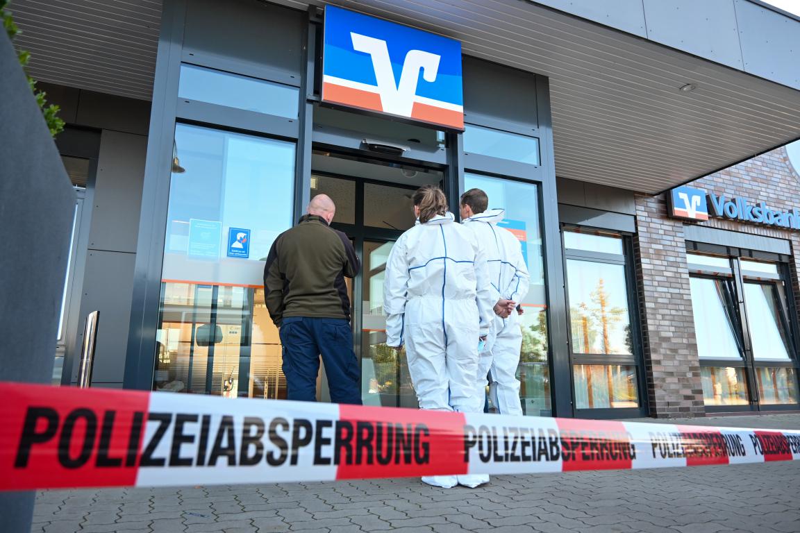 Geldautomaten gesprengt: Polizei sucht Zeugen