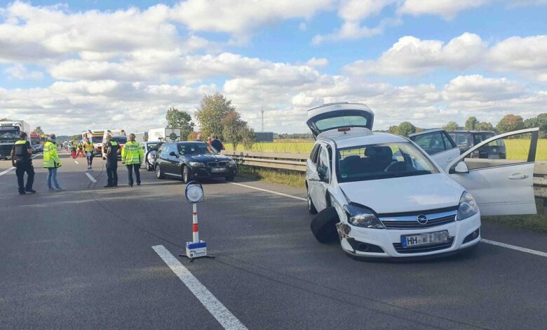 Wieder am Stauende: Weiterer schwerer Unfall auf der A1 9 Wieder am Stauende: Weiterer schwerer Unfall auf der A1