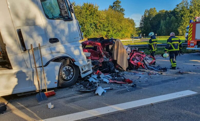 Tödlicher Auffahrunfall am Stauende auf A261 bei Buchholz 10 Tödlicher Auffahrunfall am Stauende auf A261 bei Buchholz