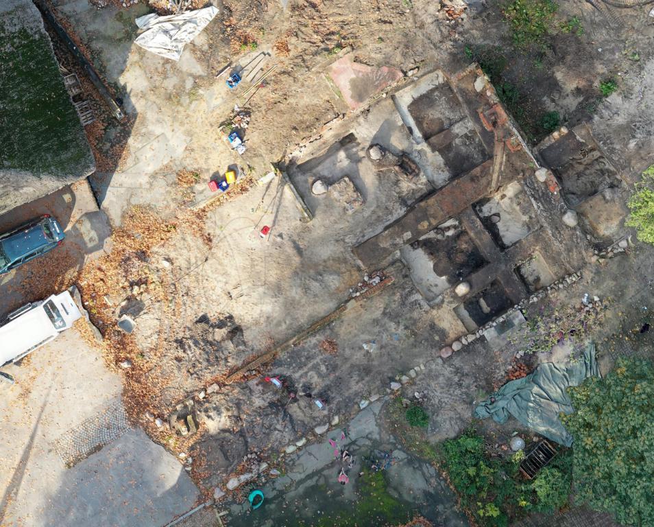 Wie Phönix aus der Asche - Archäologische Ausgrabungen auf dem Gelände des abgebrannten Josthofes in Salzhausen