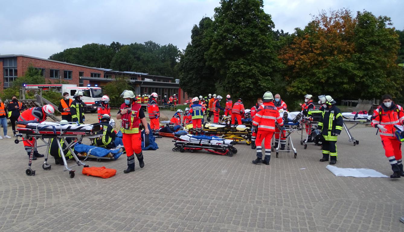 Übung: Chemieunfall sorgt für Großalarm an Schule