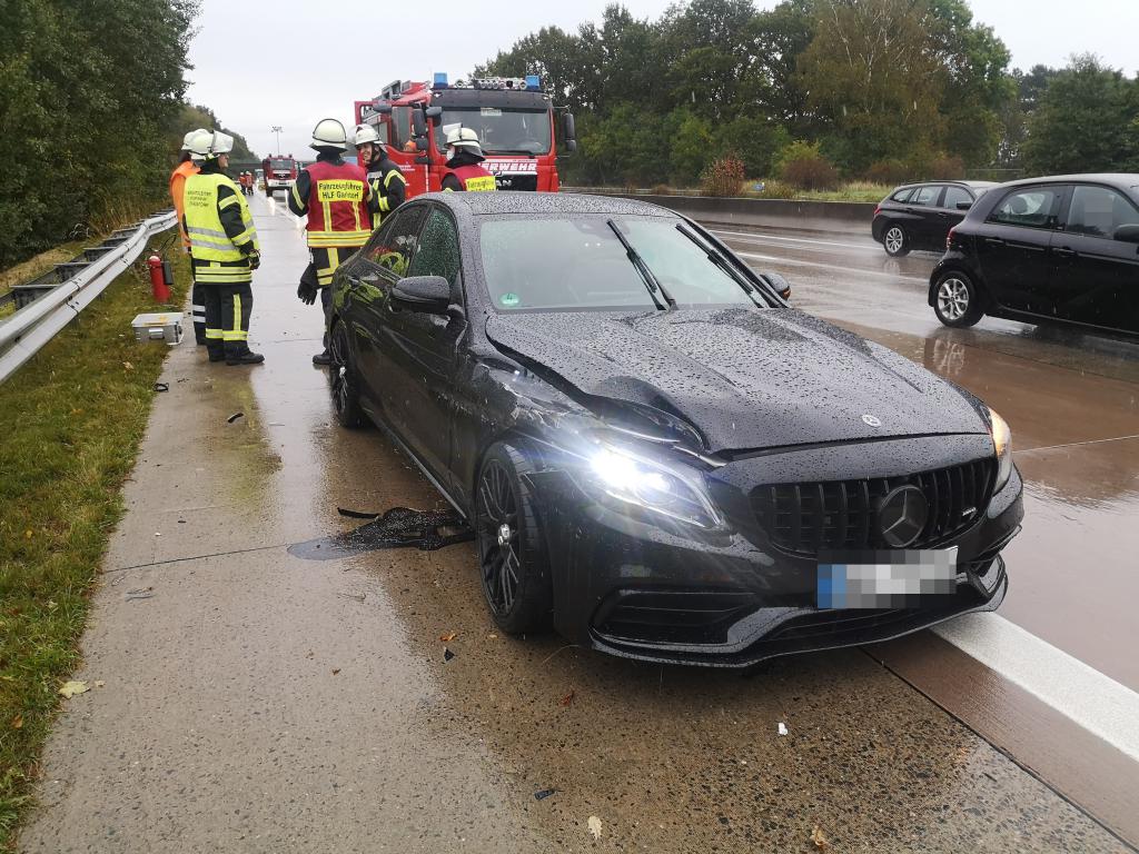 Unfall auf regennasser Fahrbahn